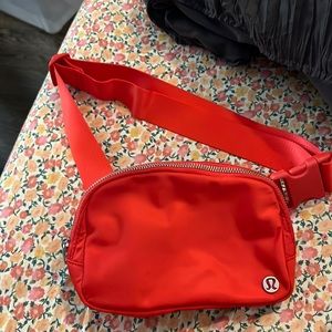 Lululemon fanny pack